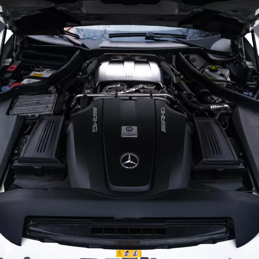AMG GT COUPÉ Motoransicht mieten.