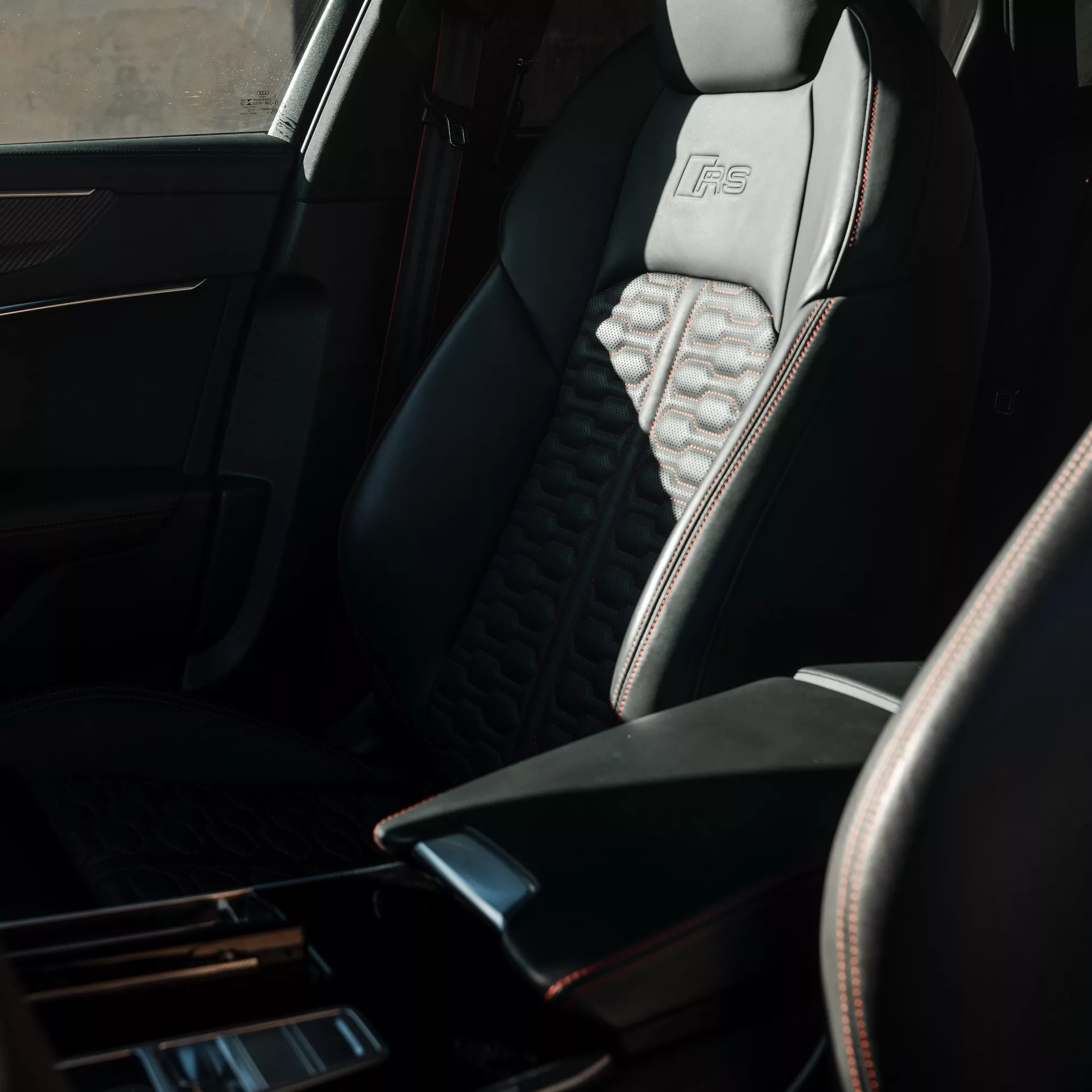 Audi RS6 Innenraum mit Sportsitzen mieten