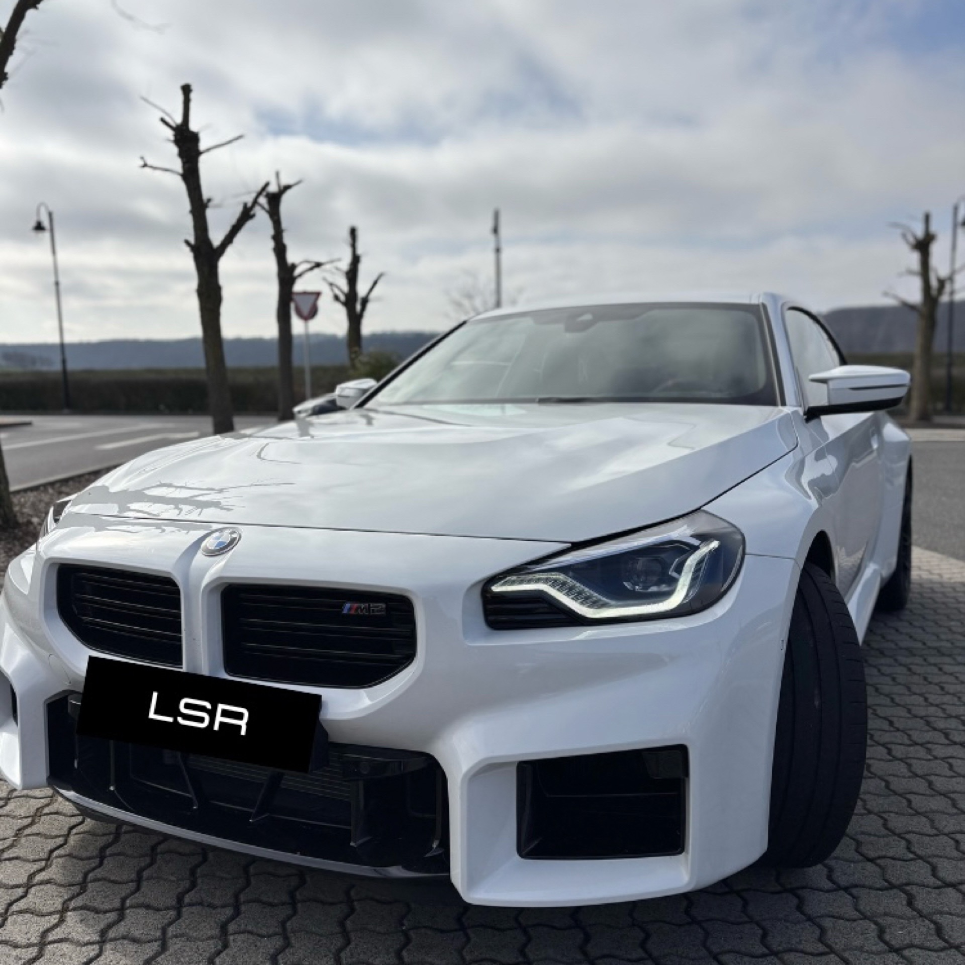 2024 BMW M2 Facelift mit 480PS, Automatik, 4s (0-100) - Mieten in Frankfurt am Main