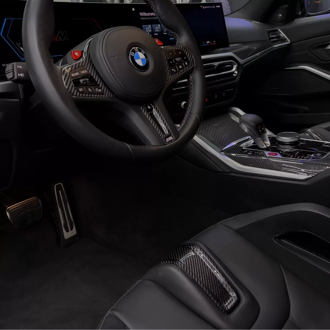 BMW M3 Competition Innenraum mit Lederausstattung mieten.