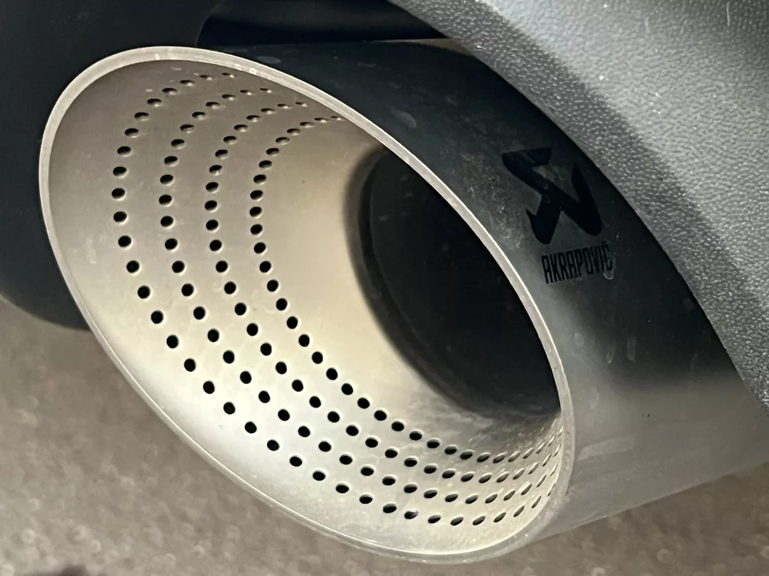 Volkswagen Golf GTI Clubsport Auspuffanlage Detailansicht mieten