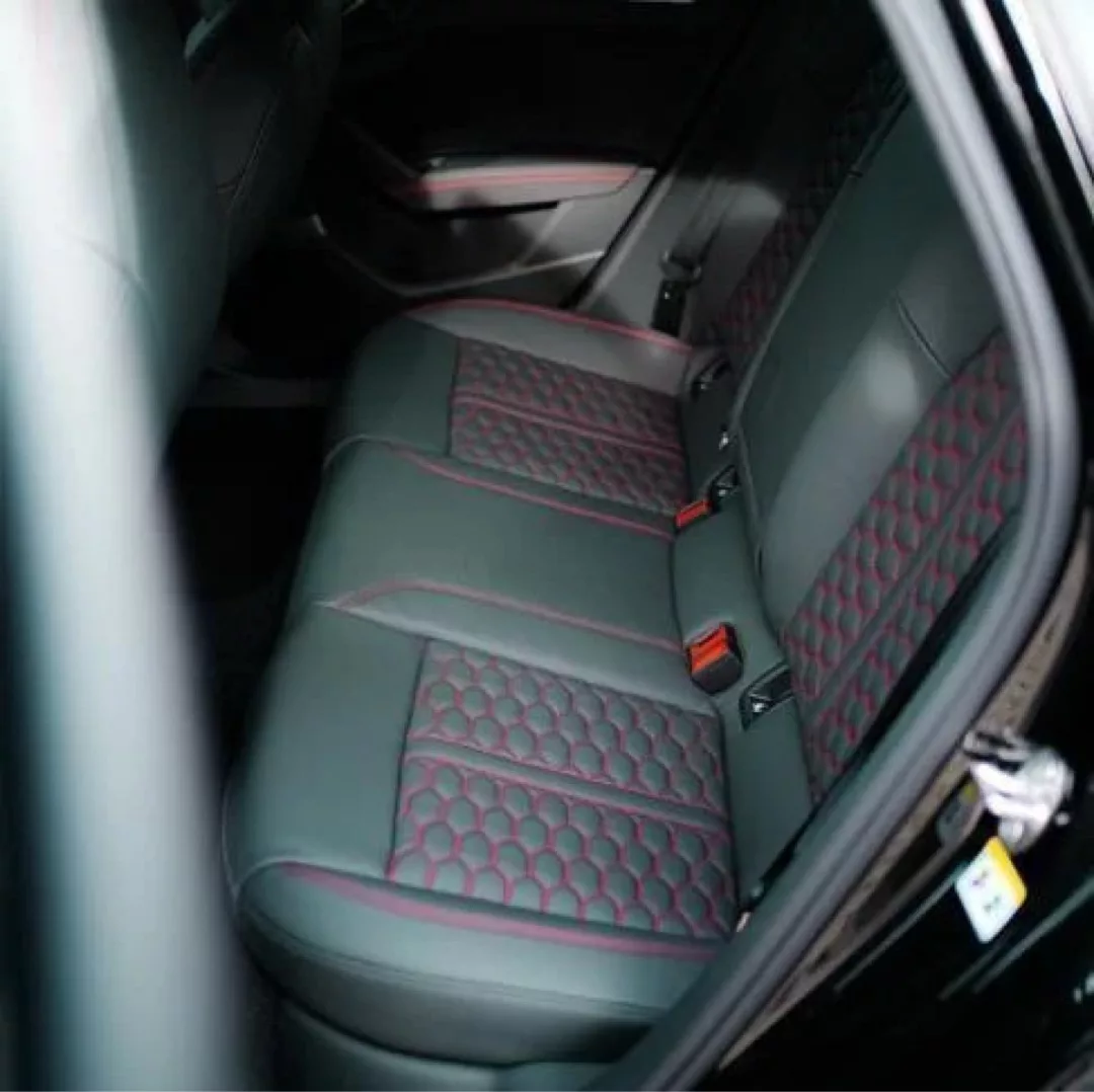 AUDI RS3 Limousine Rücksitze mit Lederpolsterung mieten
