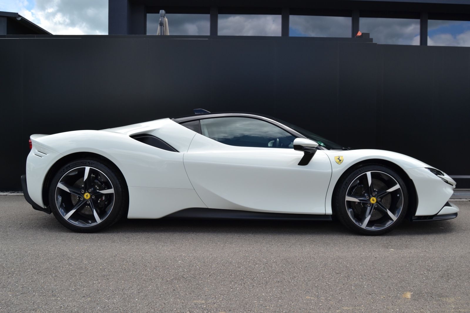 2021 Ferrari null Rückansicht - Mieten in München
