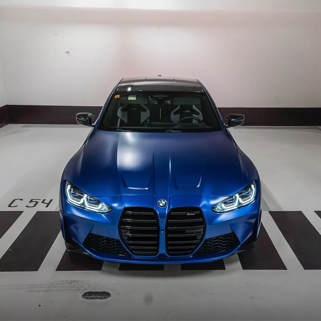 BMW M3 Competition in Blau von vorne mieten.