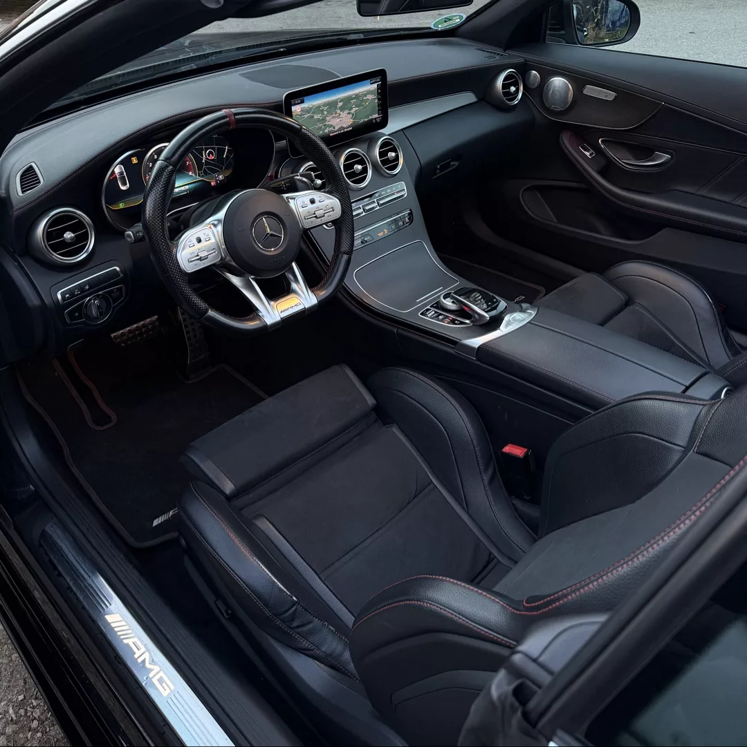 Mercedes C43 AMG Cabrio Innenraum mit Ledersitzen mieten