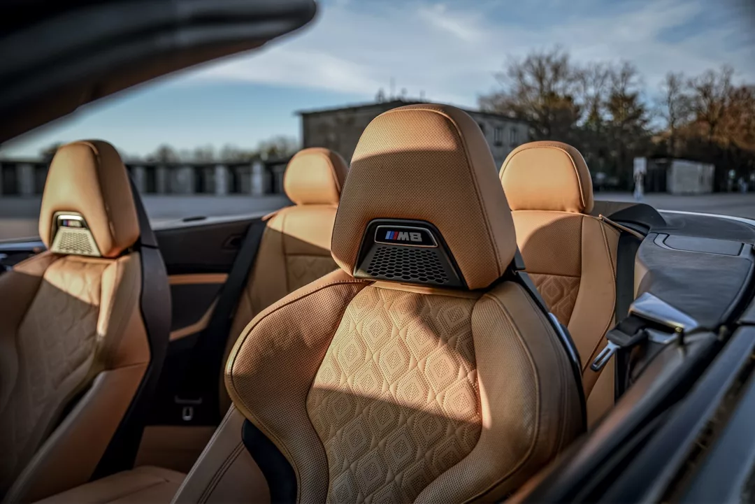 BMW M8 Competition Cabrio Innenraum mit Ledersitzen mieten