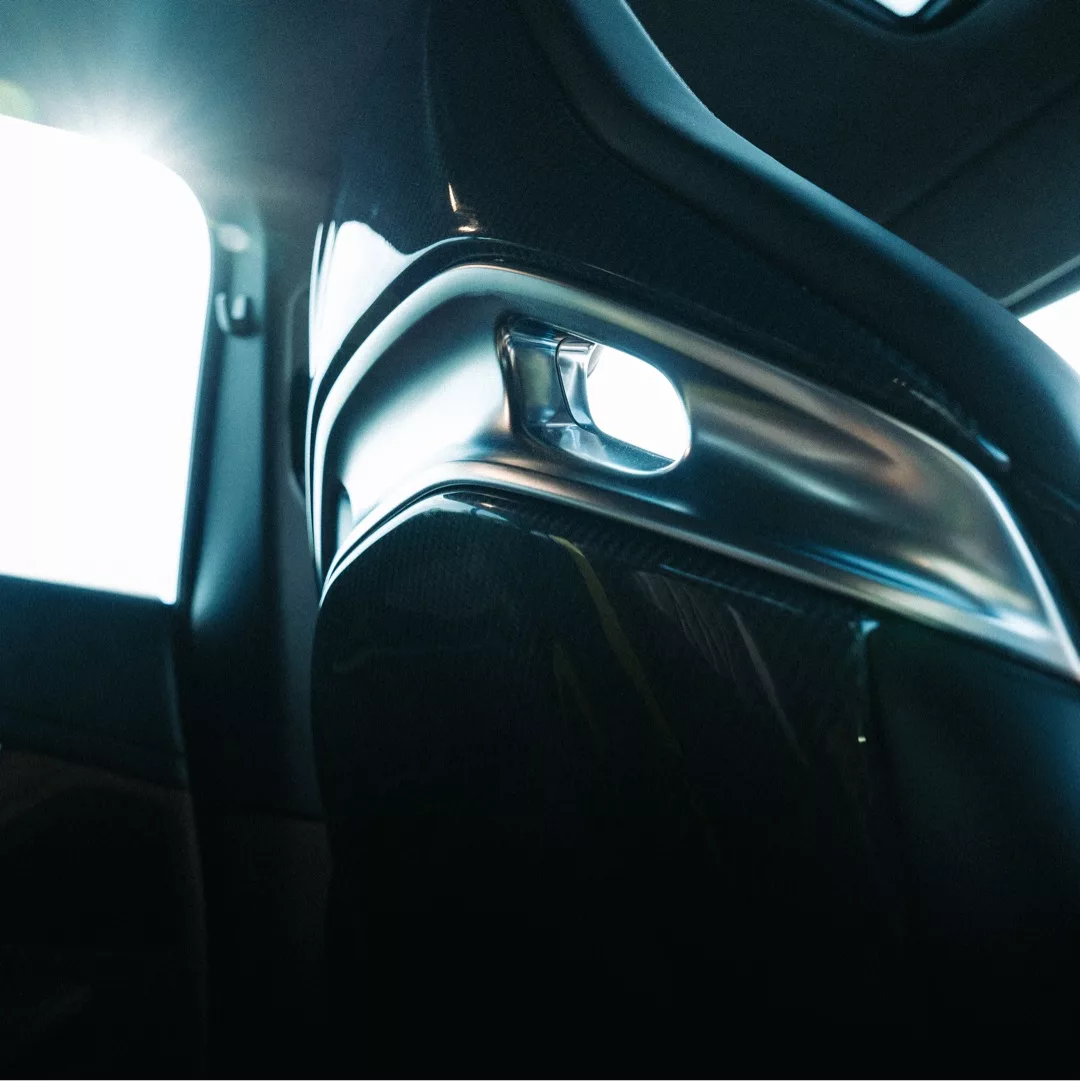 Mercedes AMG GT63s Innenraum Details in Nahaufnahme mieten