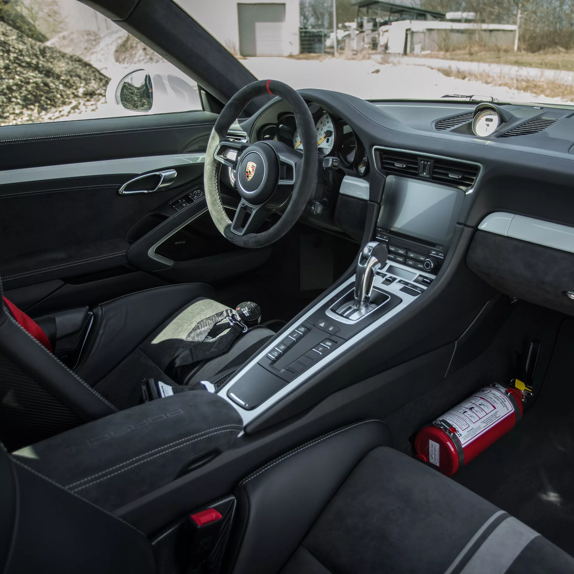 Porsche 911 GT3 Innenraum mit Alcantara-Sitzen mieten
