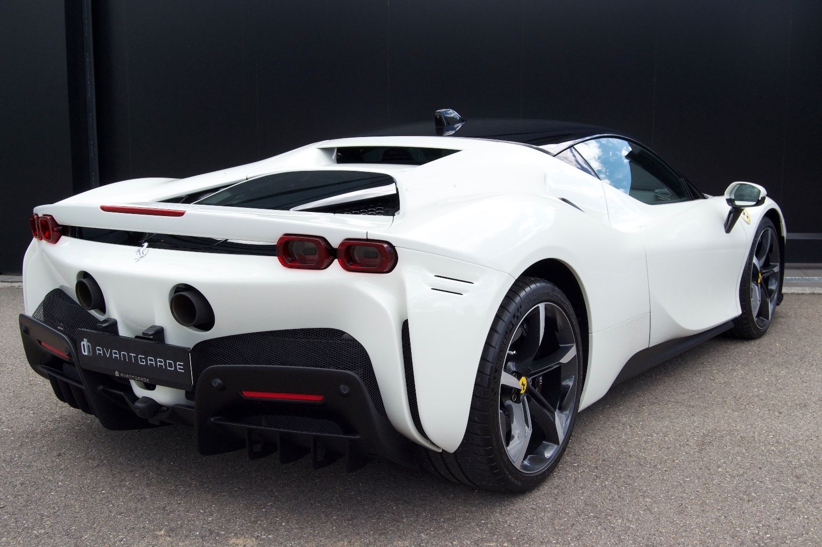 2021 Ferrari null Seitenansicht links - Mieten in München