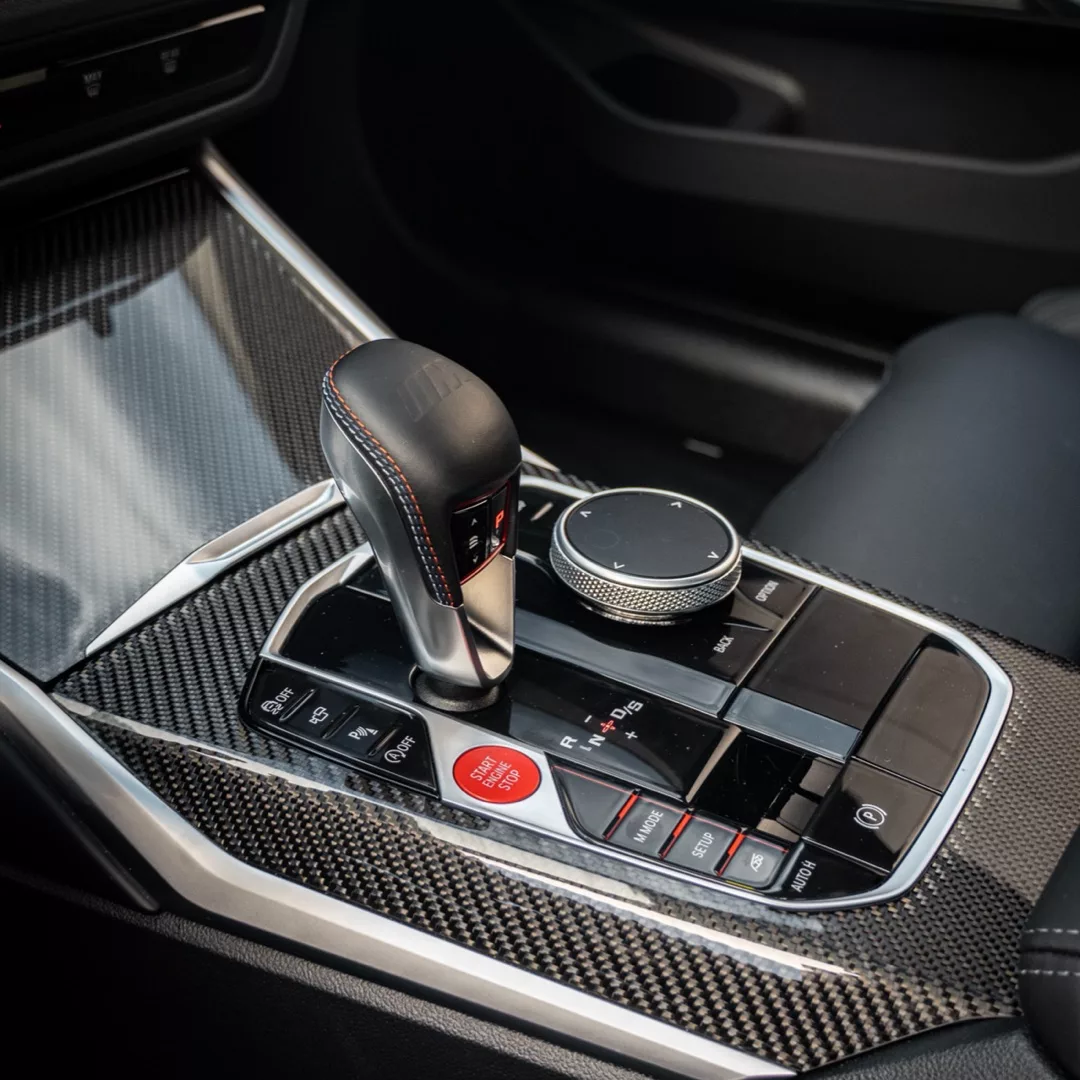 BMW M3 Competition Innenraum mit Karbon-Konsole mieten
