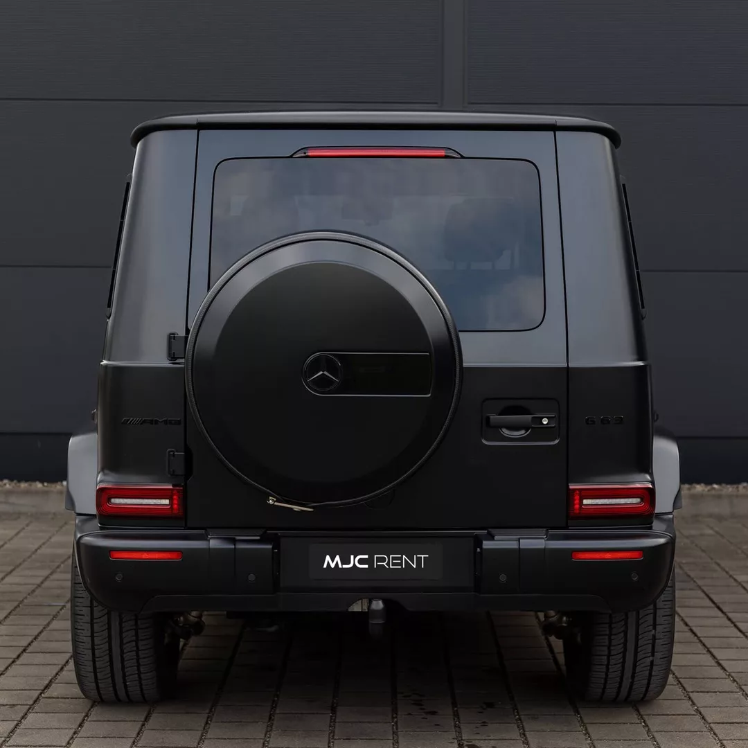 Mercedes Benz G63 - 2023 Matt Schwarz Heckansicht mieten