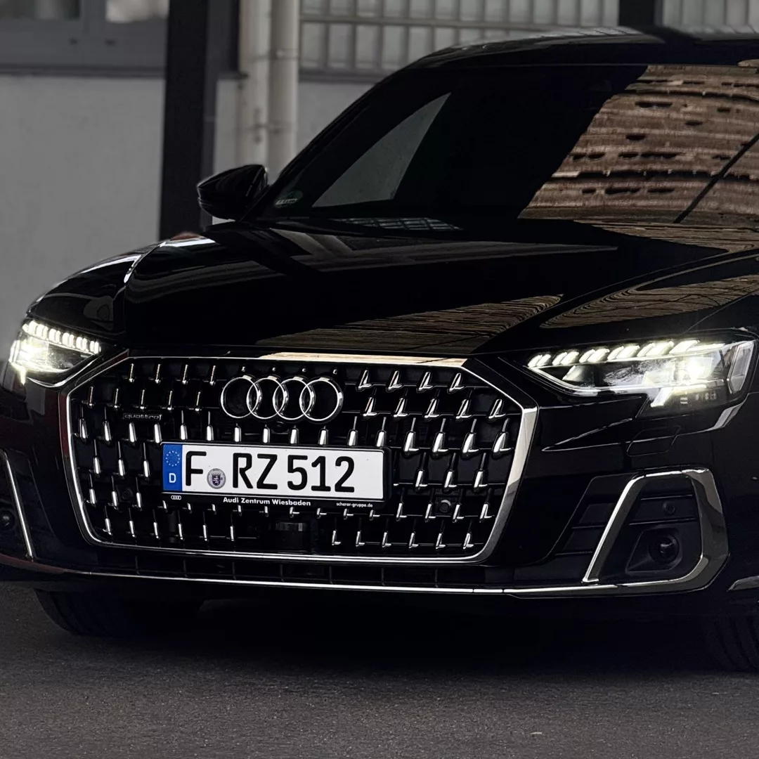 Audi A8L 50 TDI Quattro in Schwarz, Frontansicht mieten