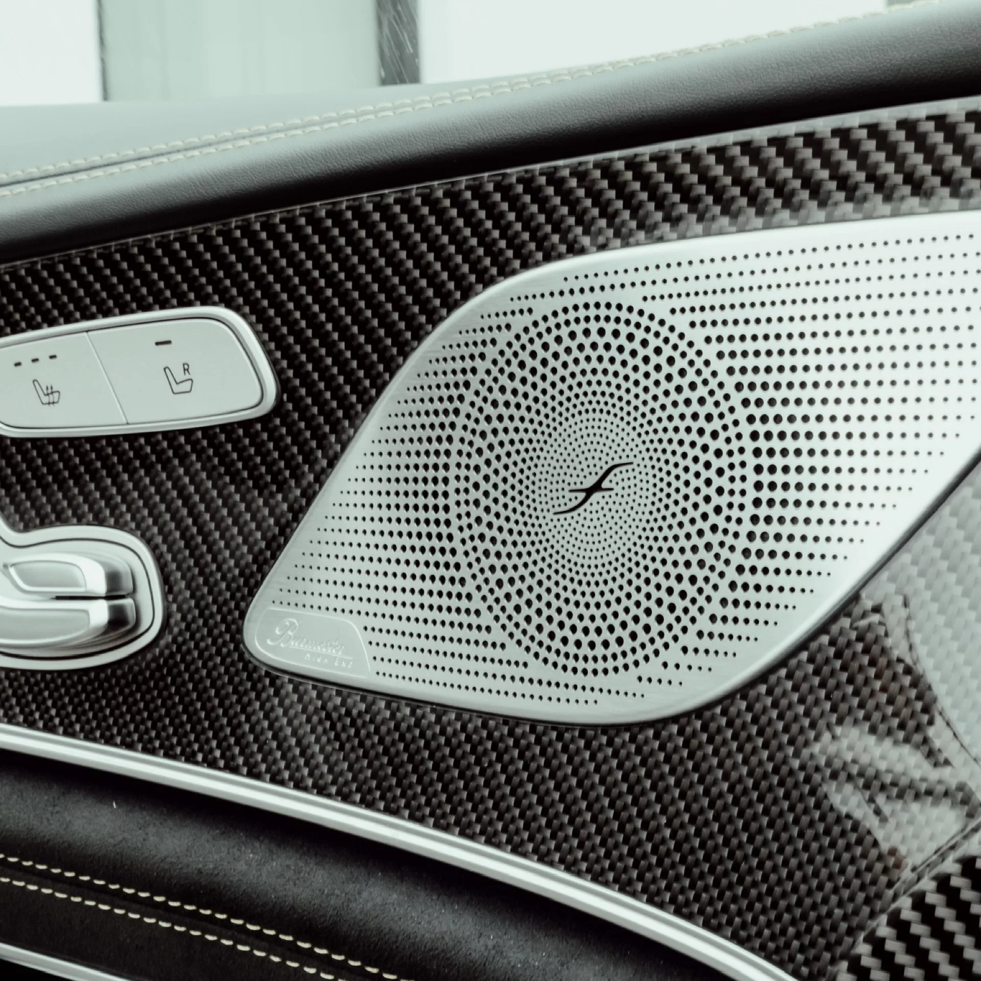 Mercedes GT63S AMG Innenraum mit Soundsystem mieten