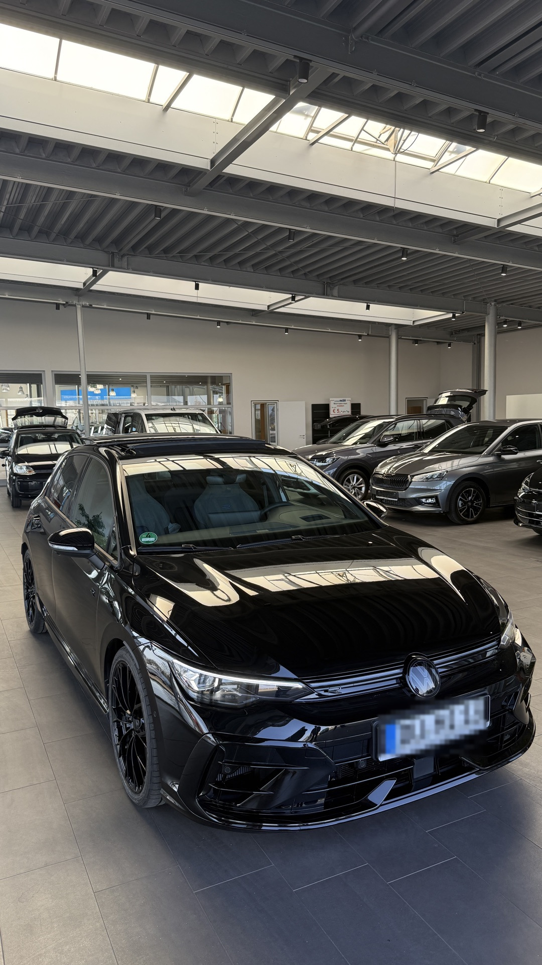 2025 VW null Seitenansicht links - Mieten in Essen