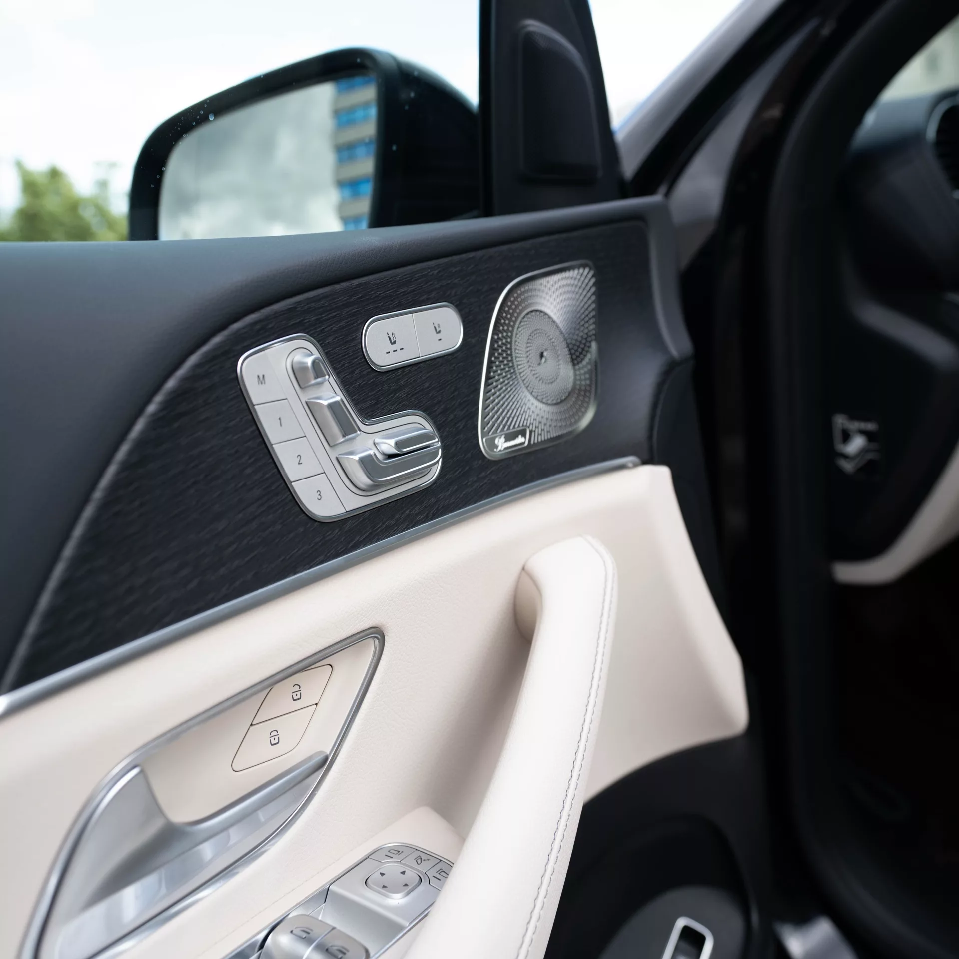 Mercedes-Benz GLE 300d 4MATIC Coupé Innenraumtür mieten.