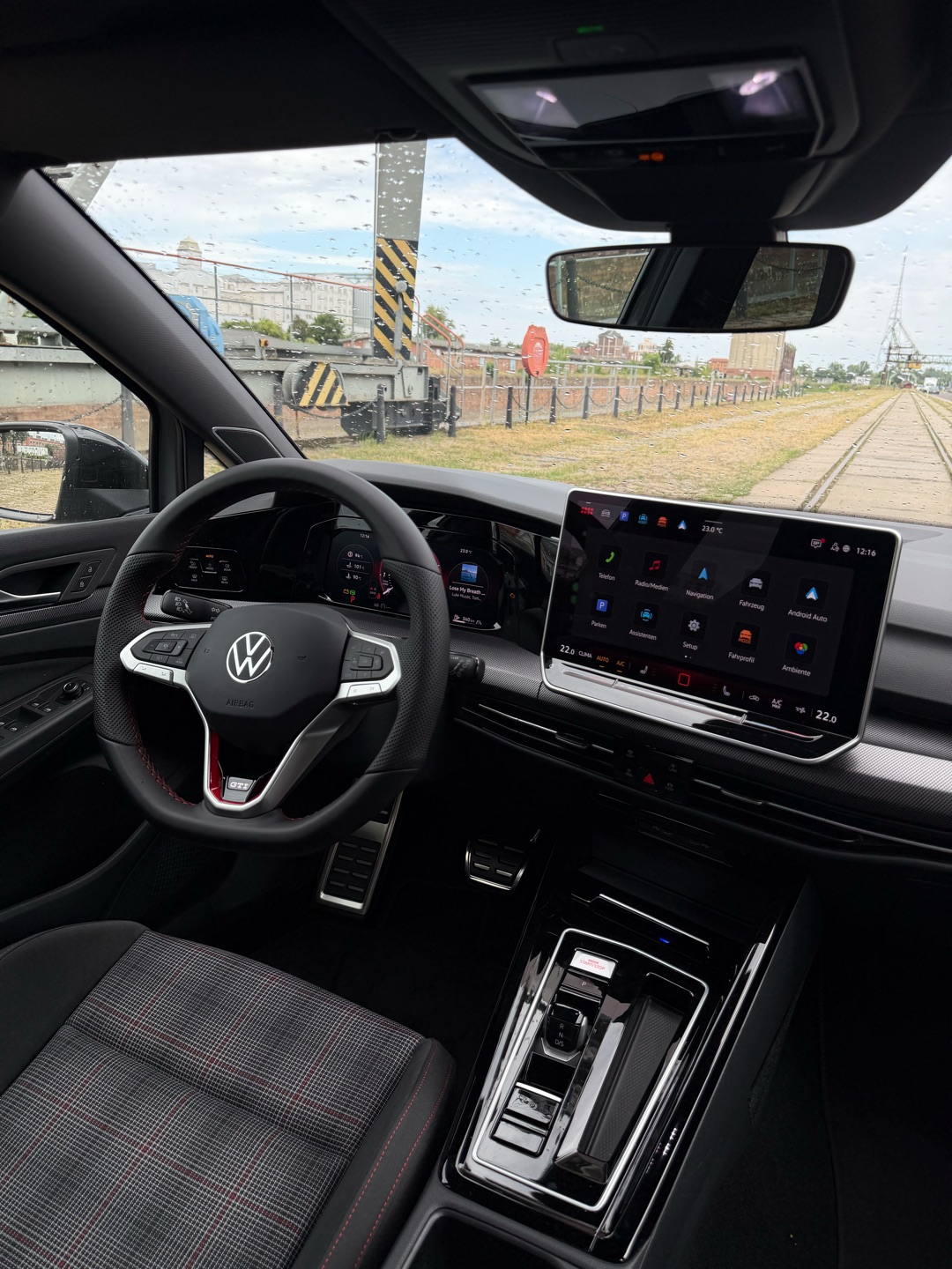 2026 VW null Innenraum Cockpit - Mieten in Hohe Börde
