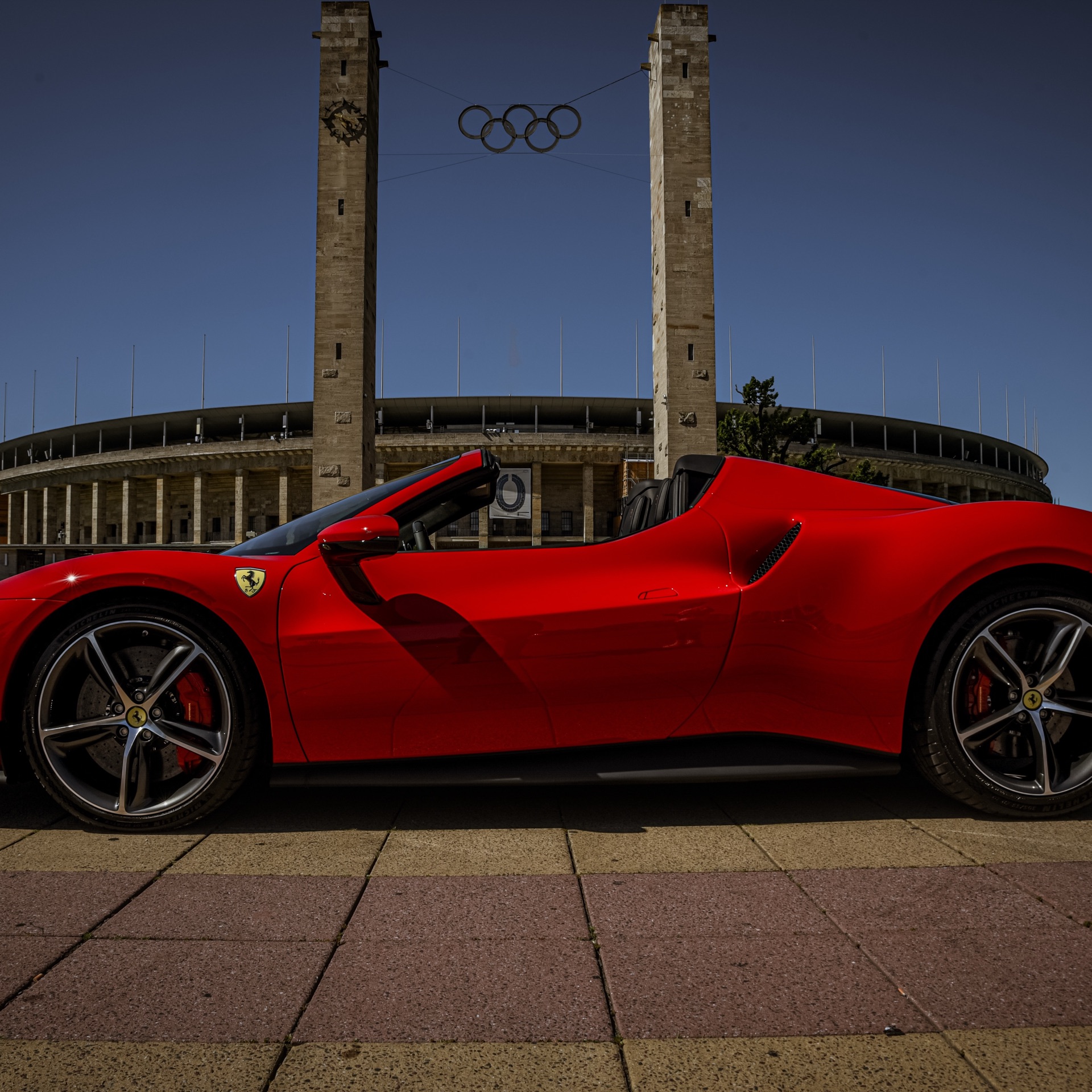 2026 Ferrari null Seitenansicht links