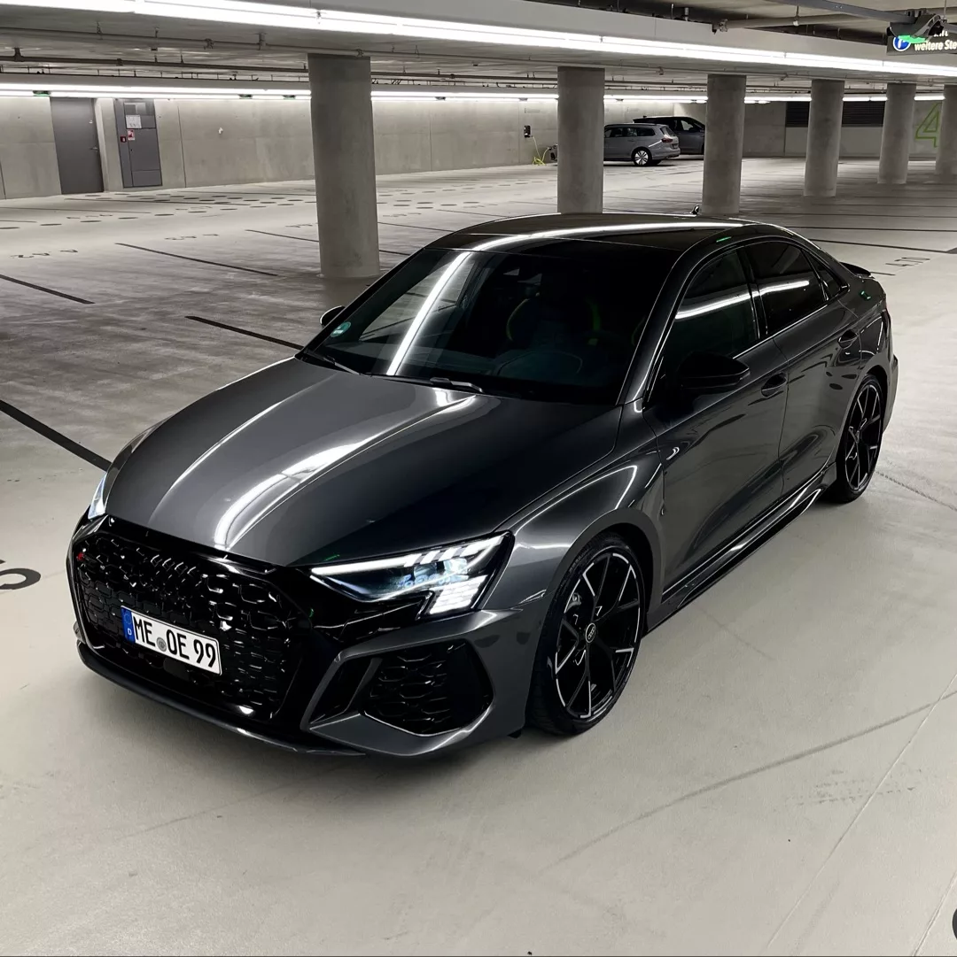 2024 Audi Rs3 mit 400PS, Automatik, 3.7s (0-100) - Mieten in Mettmann