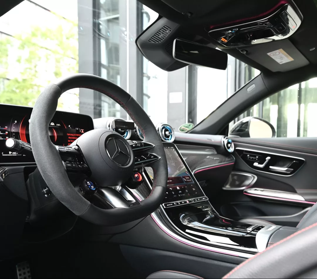 Mercedes CLE 53 AMG Innenraum mit modernem Cockpit mieten