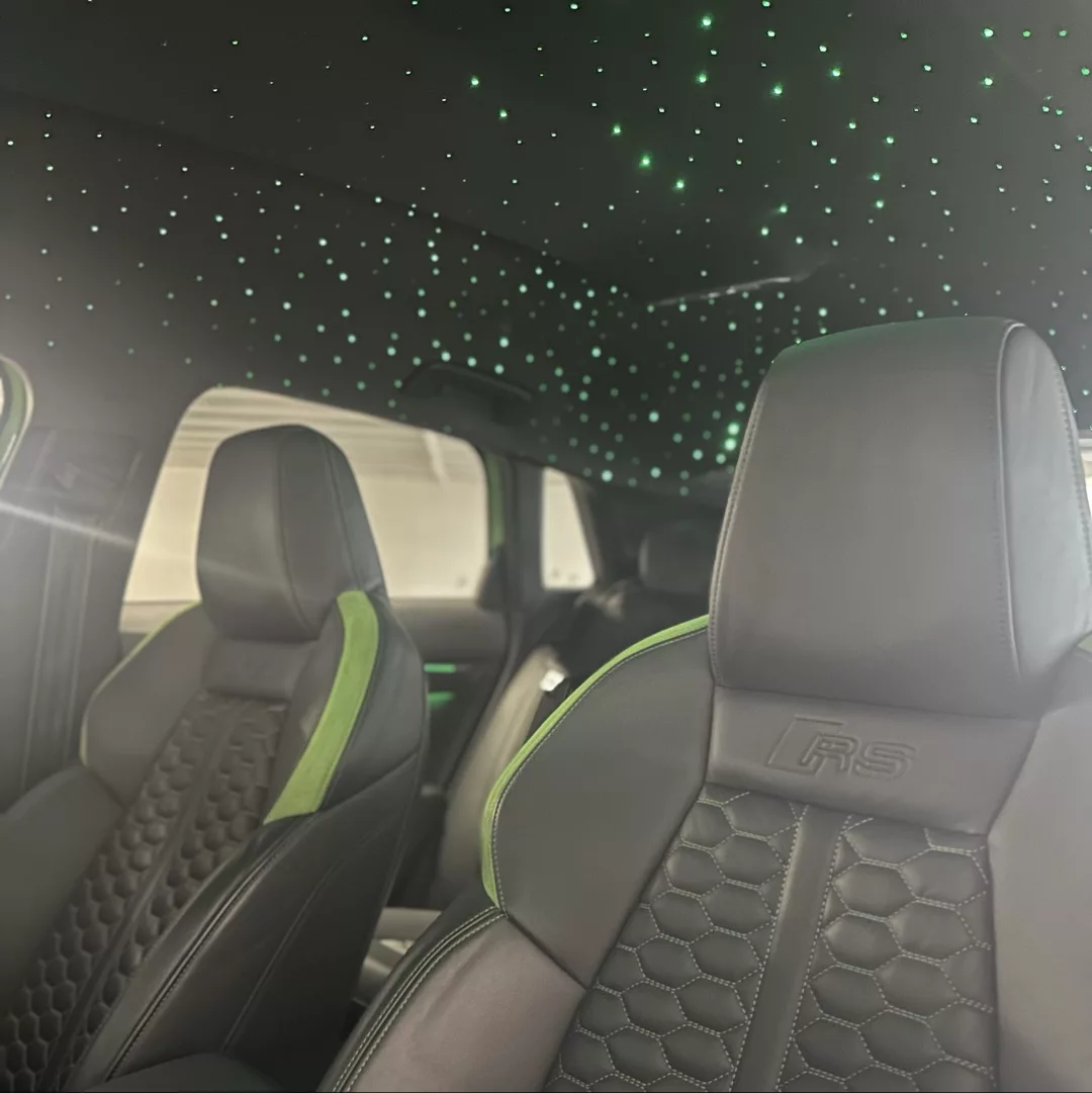 Audi RS3 Sportback Innenraum mit Sternenhimmel mieten