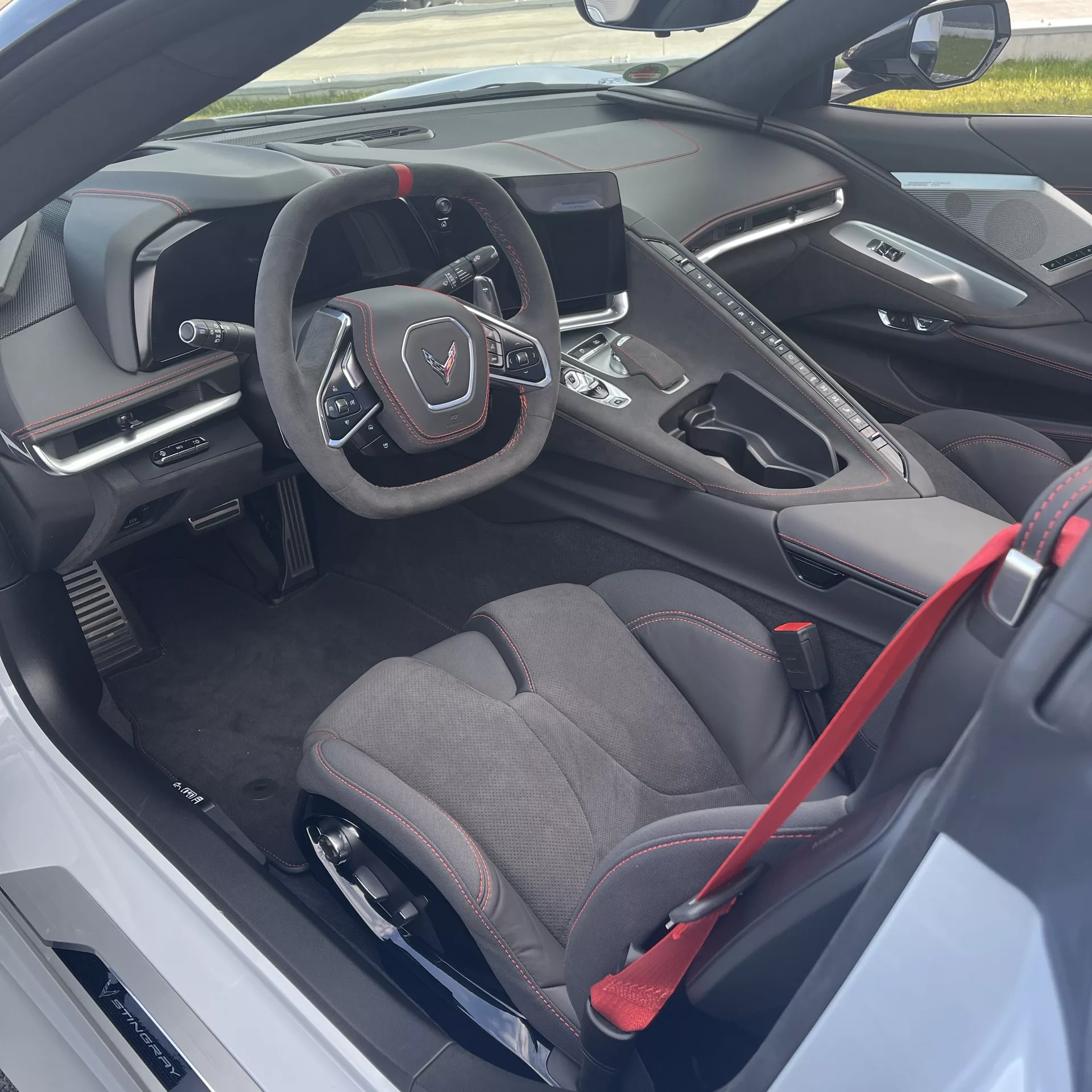 Corvette C8 Cabrio Innenraum mit Sportlenkrad mieten