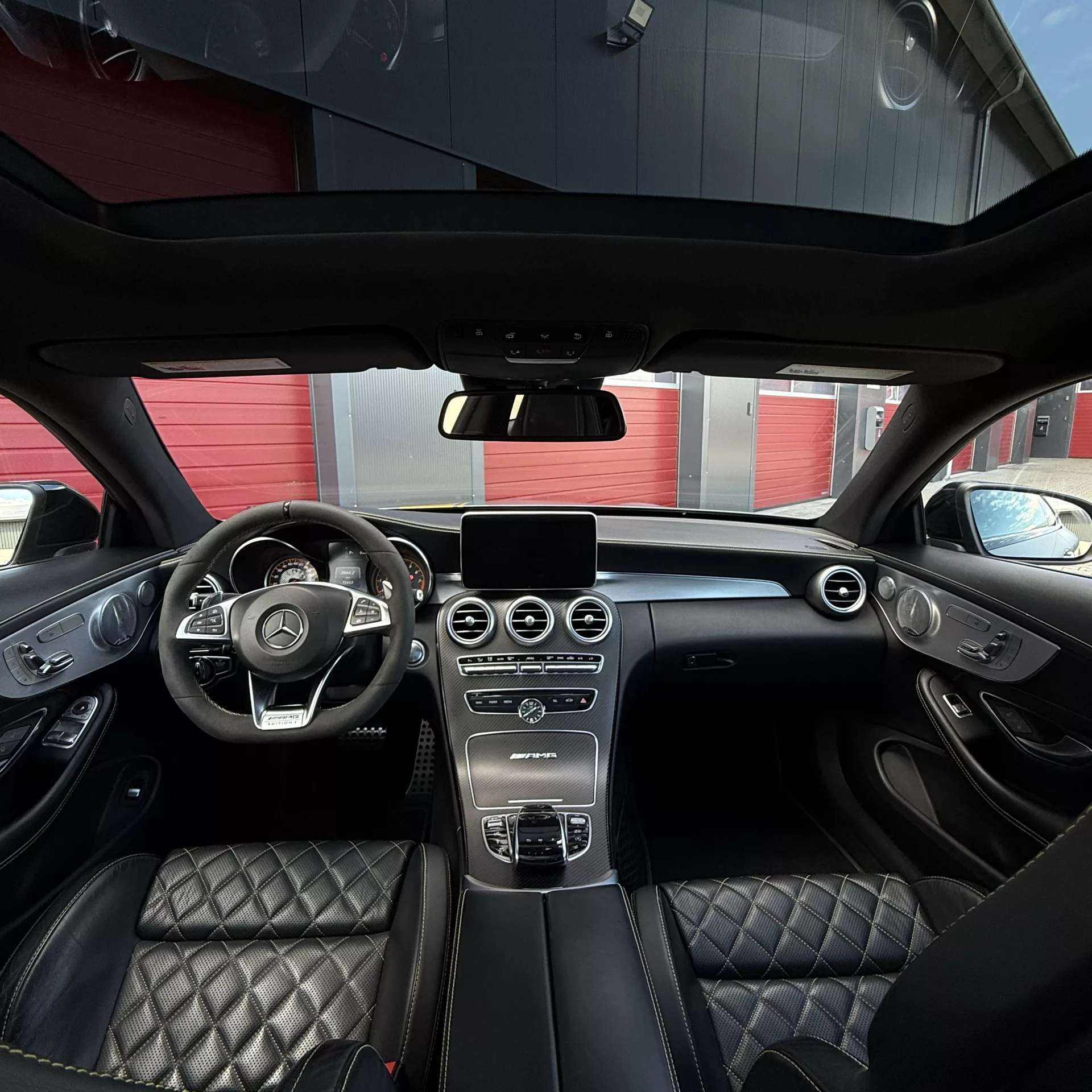 Mercedes C63s Coupe Edition 1 Innenraum mit Ledersitzen mieten