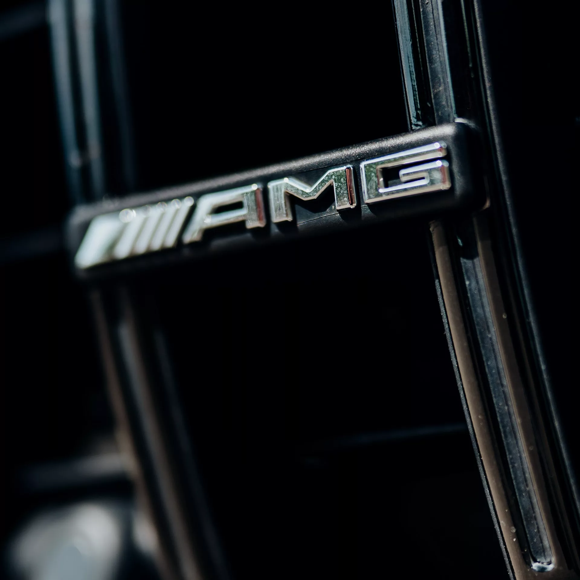 Mercedes AMG GT43 4matic+ Kühlergrill Nahaufnahme mieten