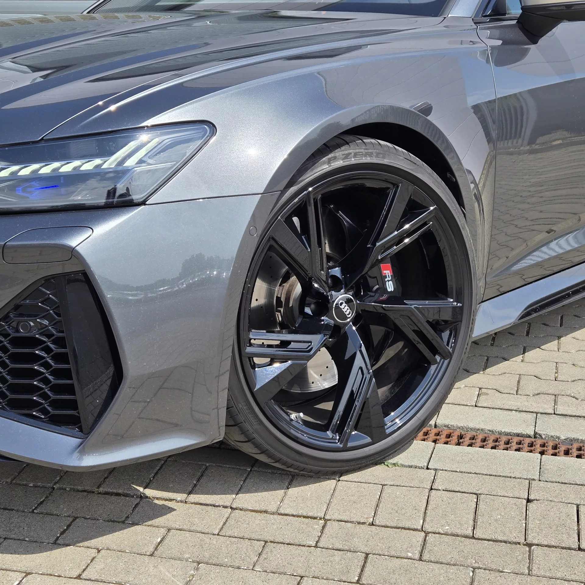 Audi RS6 in Grau, Detailansicht der Felge mieten