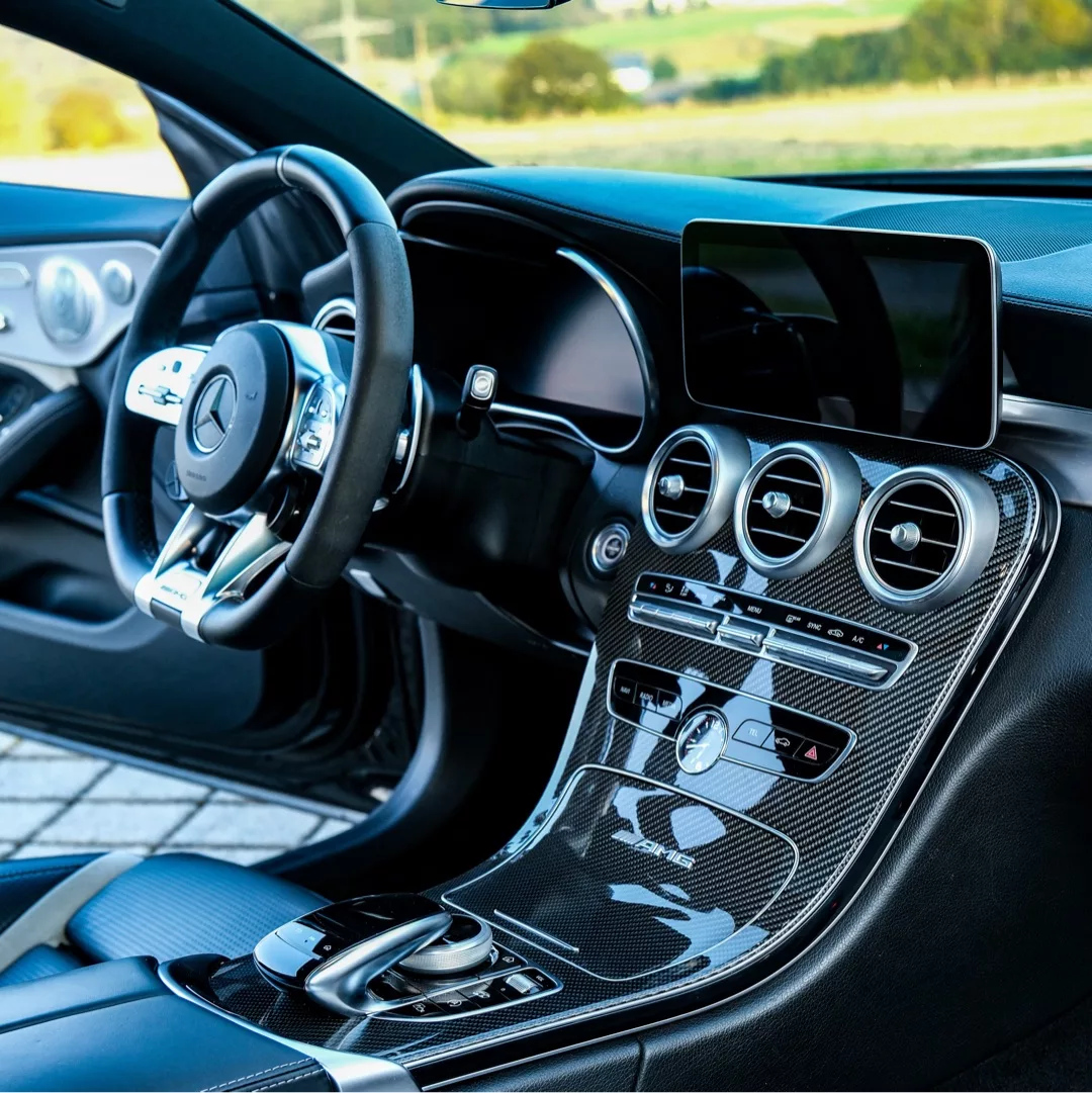 Mercedes Benz C63s AMG Coupé Innenraum mit Karbon-Details mieten.