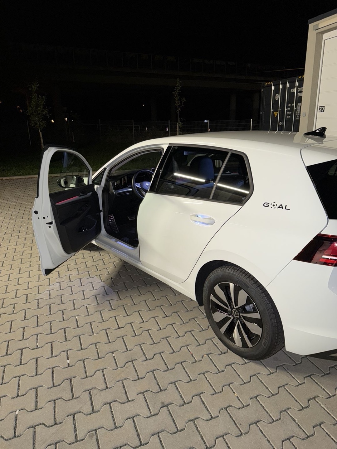 2025 VW null Innenraum Cockpit - Mieten in Hanau