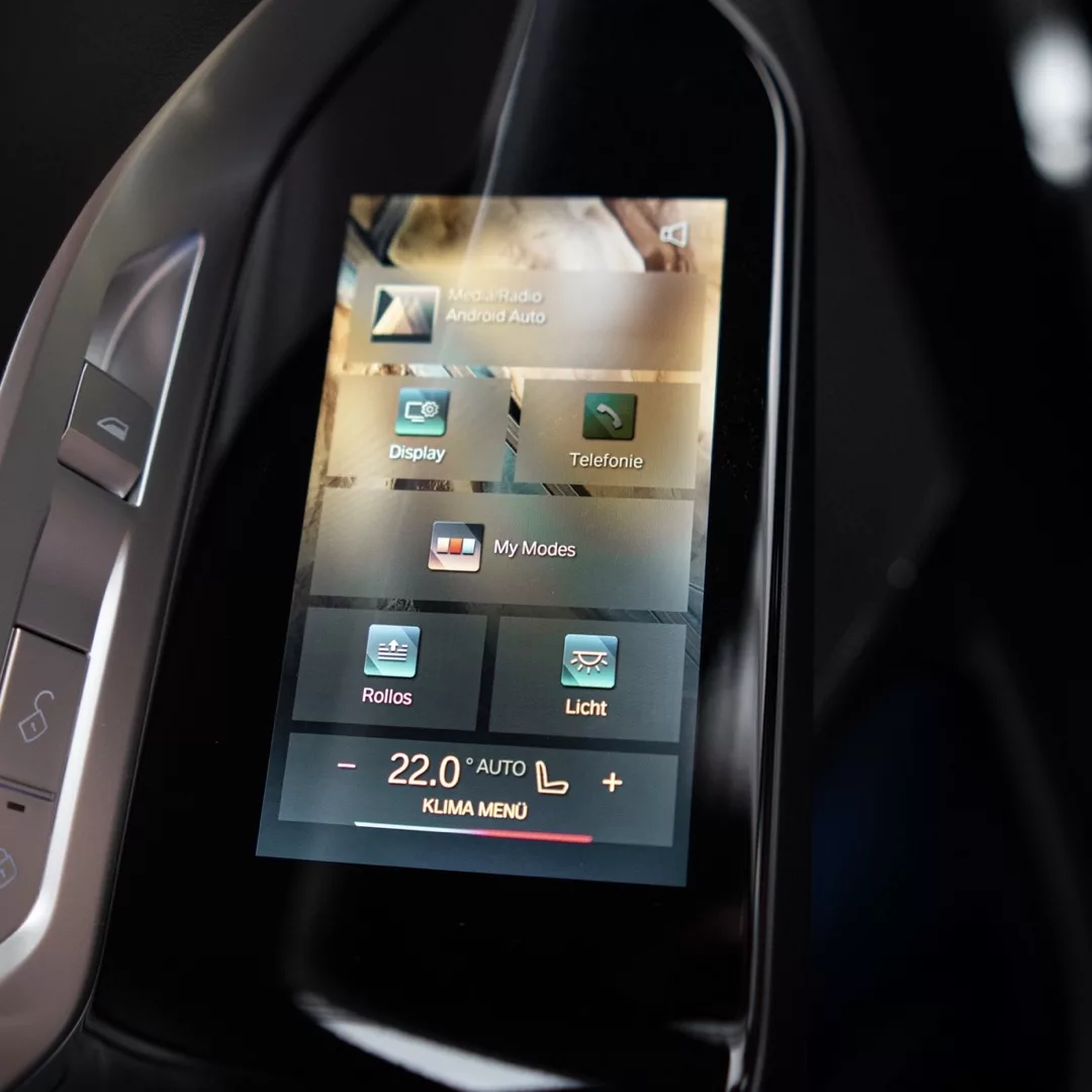 BMW 740d Touchscreen-Display Innenansicht mieten