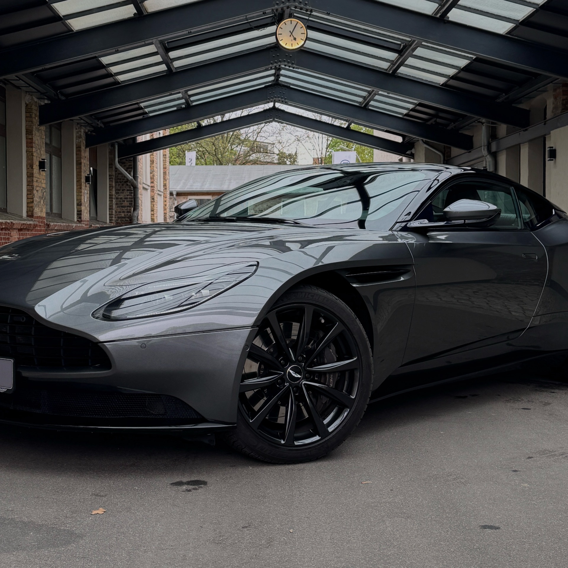 2019 Aston Martin null Seitenansicht links - Mieten in Berlin