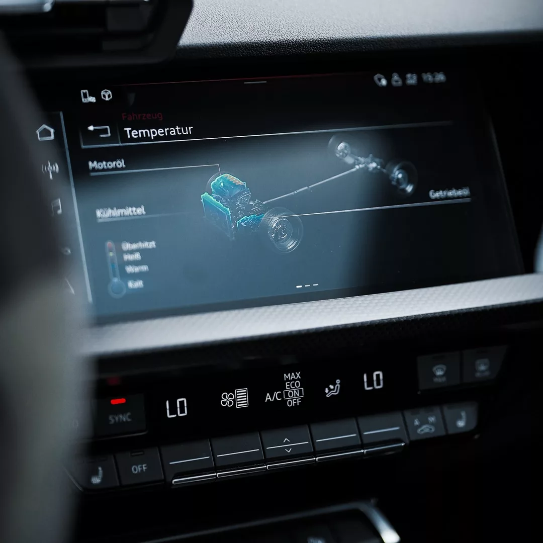 AUDI RS3 Innenraum mit Displayanzeige mieten