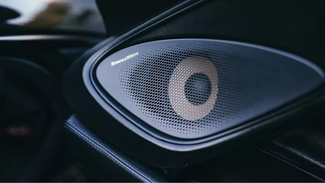 Mclaren 600LT Audiosystem von Bowers & Wilkins mieten