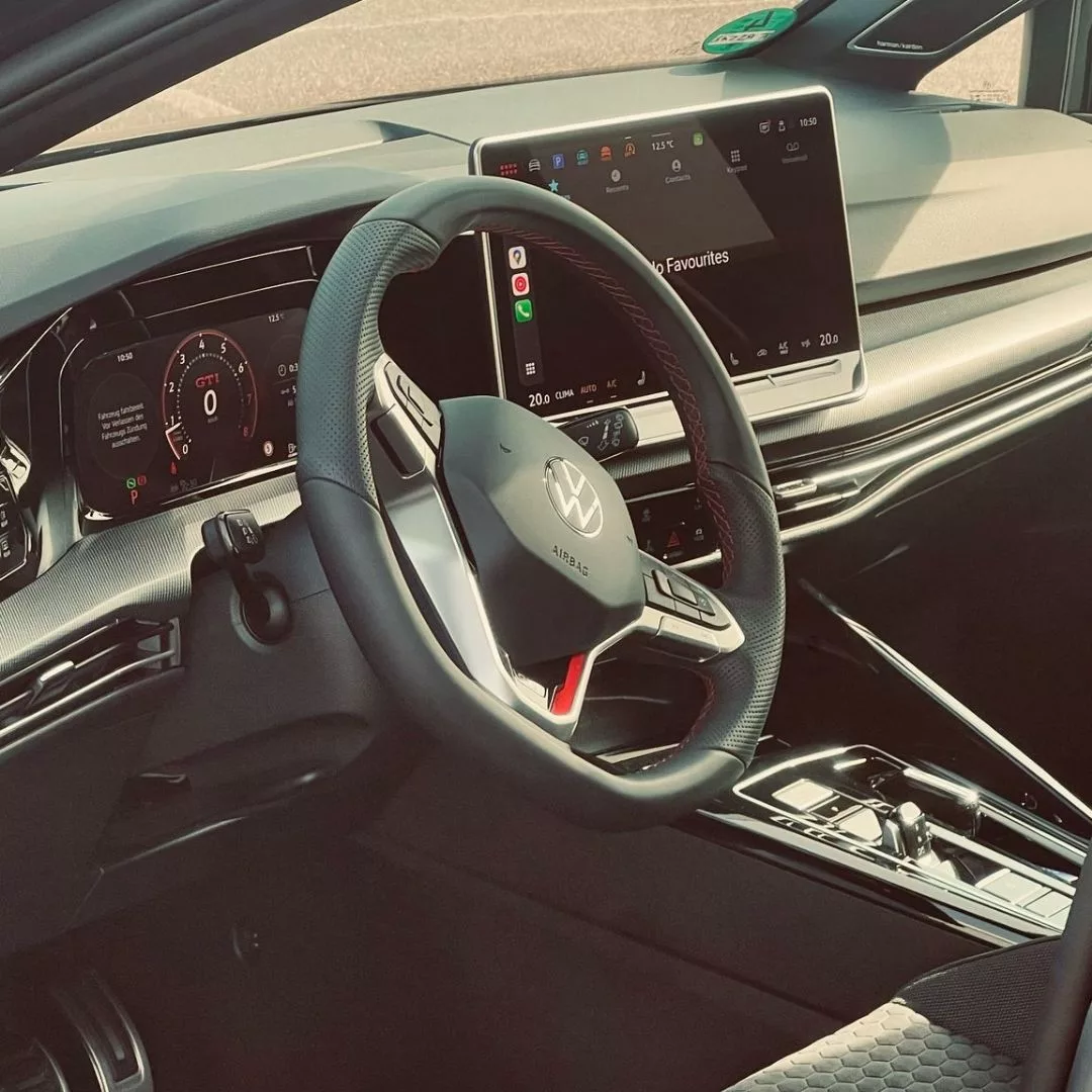 VW Golf 8 GTI Clubsport Armaturenbrett und Lenkrad mieten