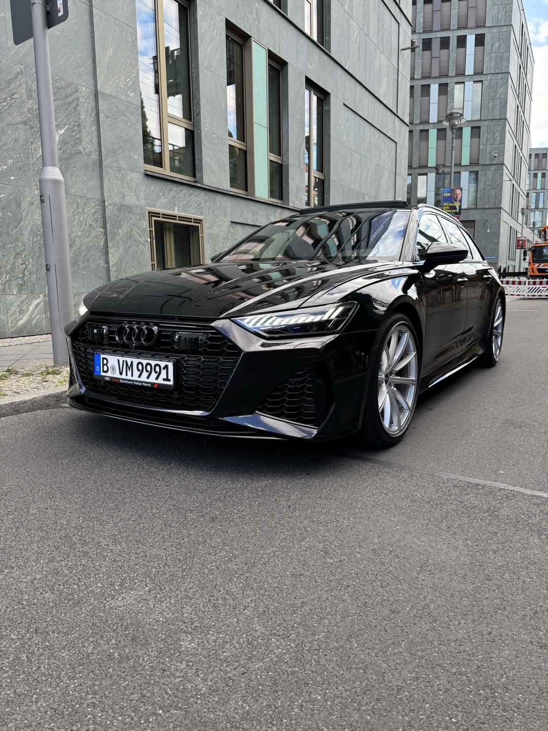 2021 Audi RS 6 Avant – 600 PS Performance-Kombi mit 600PS, Automatik, 3.6s (0-100) - Mieten in Berlin