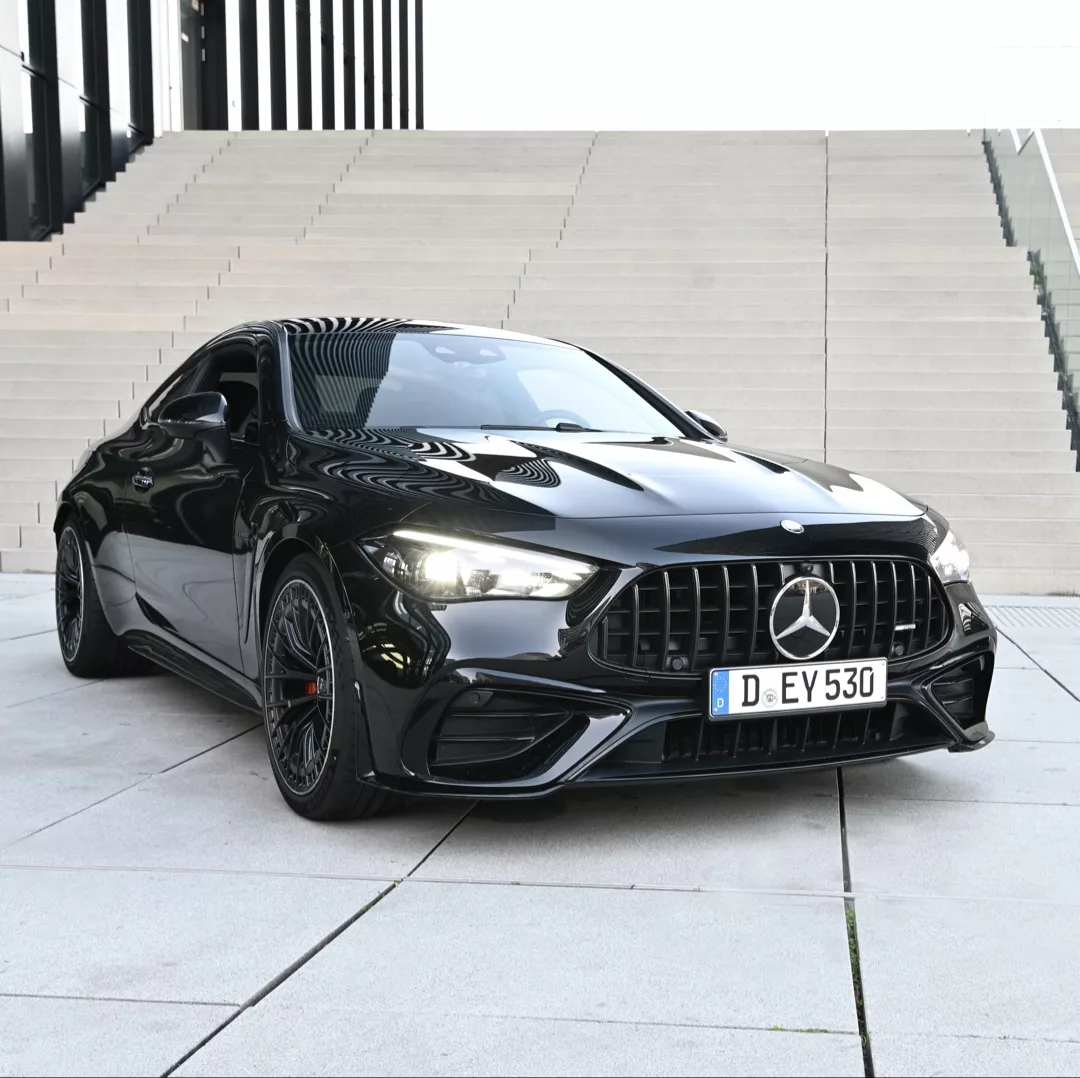 Mercedes CLE 53 AMG in Schwarz Frontansicht mieten