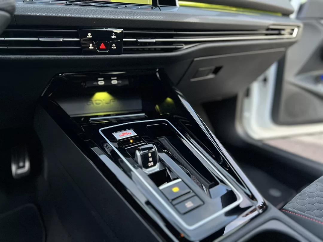 Volkswagen Golf GTI Clubsport Innenraum Mittelkonsole mieten