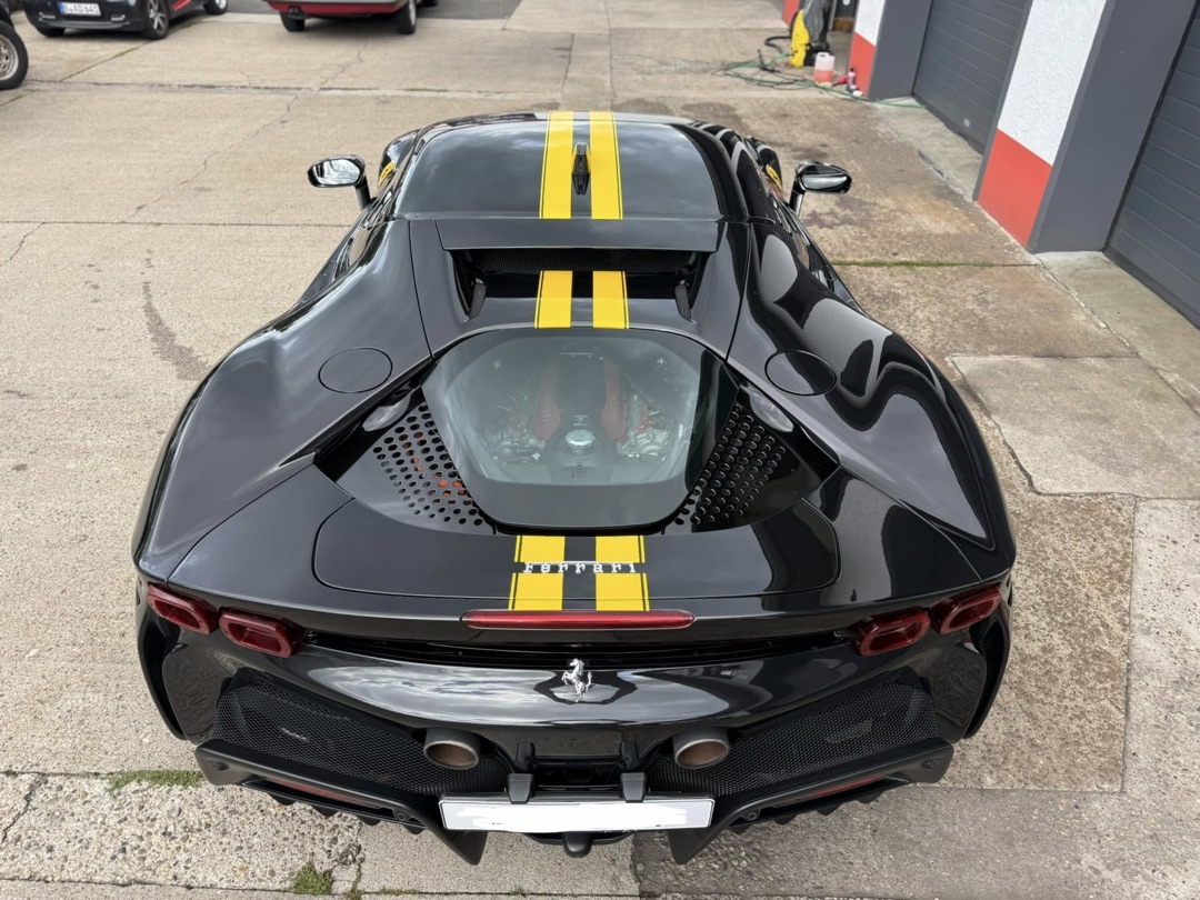 2025 Ferrari null Rückansicht - Mieten in Berlin