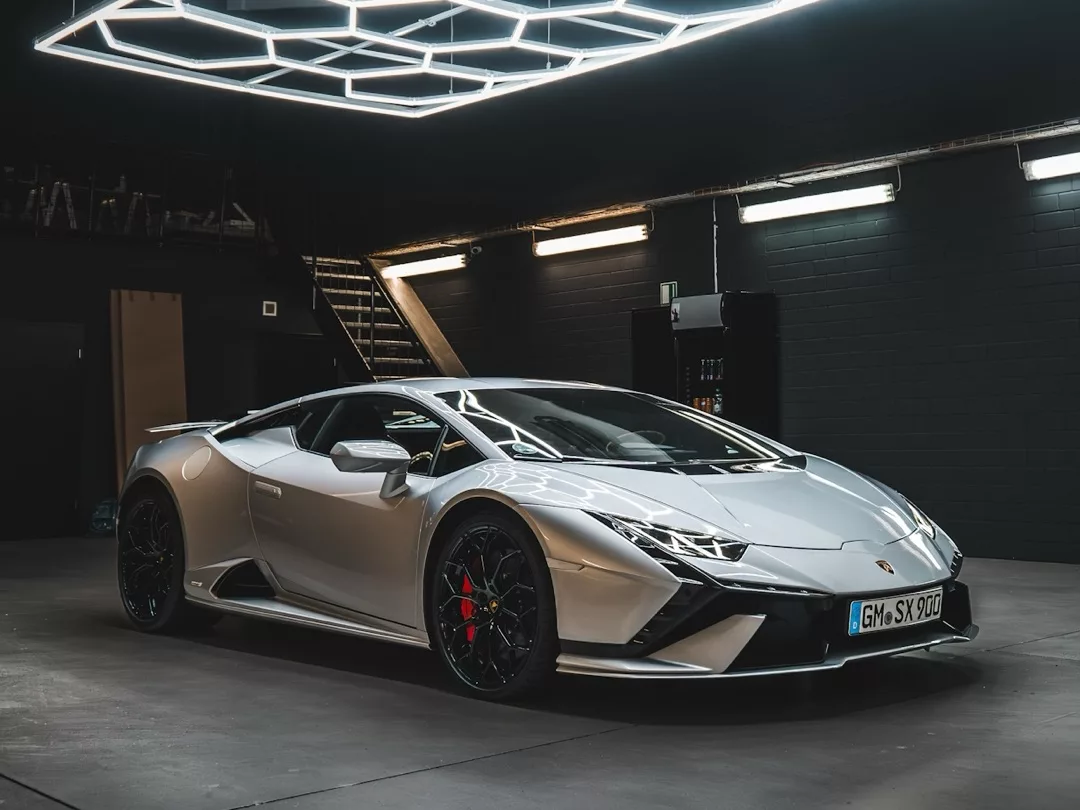 2023 Lamborghini Huracán Tecnica mit 640PS, Automatik, 3.2s (0-100) - Mieten in Overath