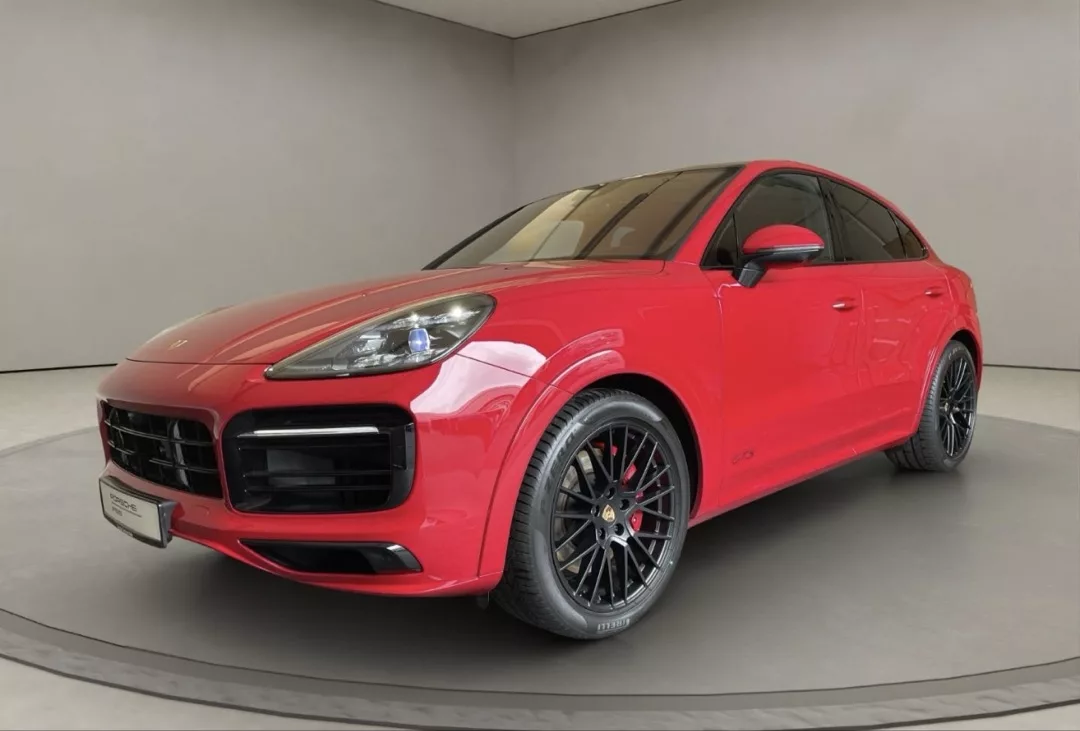 Porsche Cayenne GTS in Rot mieten - Dreiviertelansicht von vorne