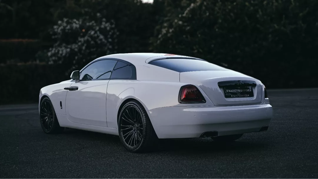 Rolls Royce Wraith in Weiß von hinten mieten