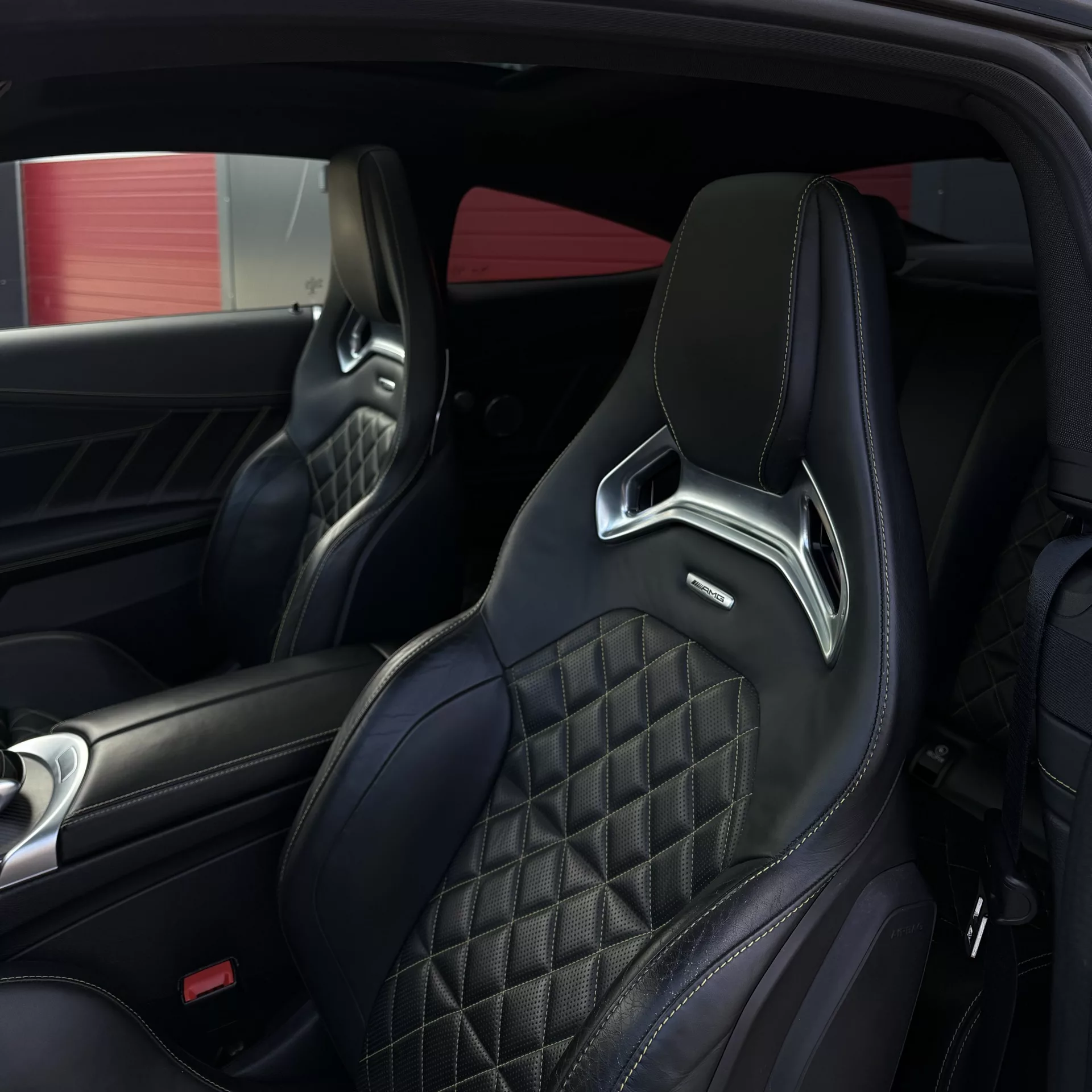 Mercedes C63s Coupe Edition 1 Innenraum mit Sportsitzen mieten
