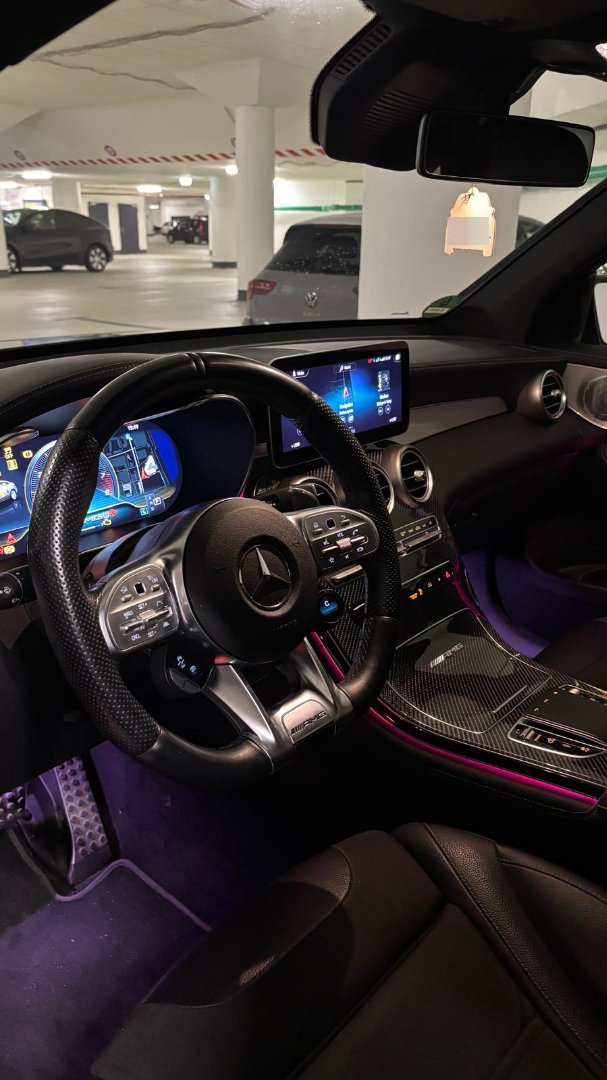 2019 Mercedes Seitenansicht links - Mieten in Wiesbaden