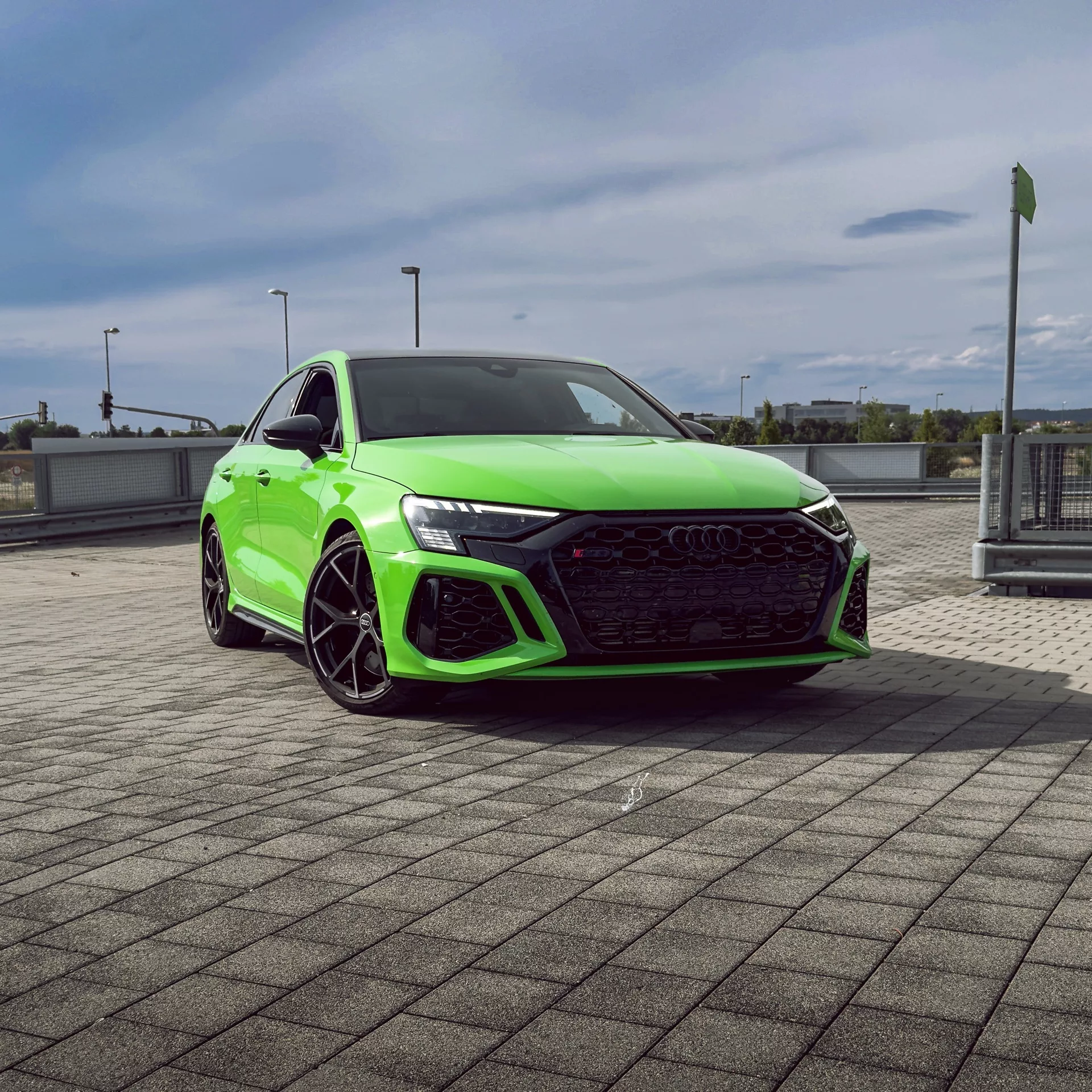Audi RS3 Limousine inkl. 300km / km frei möglich
