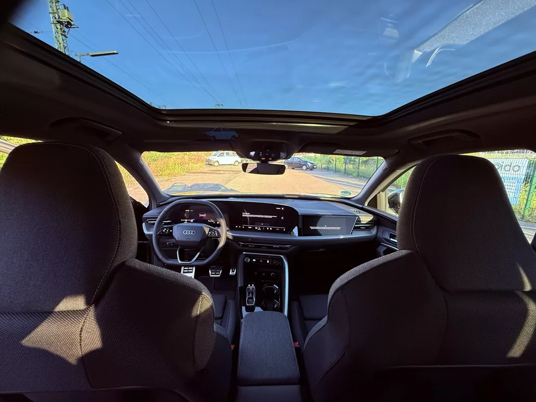 Audi Q5 S line TDI Innenraum von hinten mit Panoramadach mieten