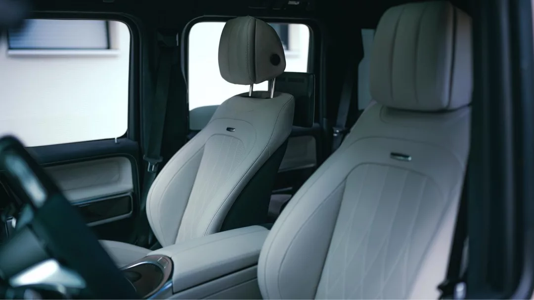 Mercedes-Benz G63 AMG 2025 Innenraum mit Ledersitzen mieten
