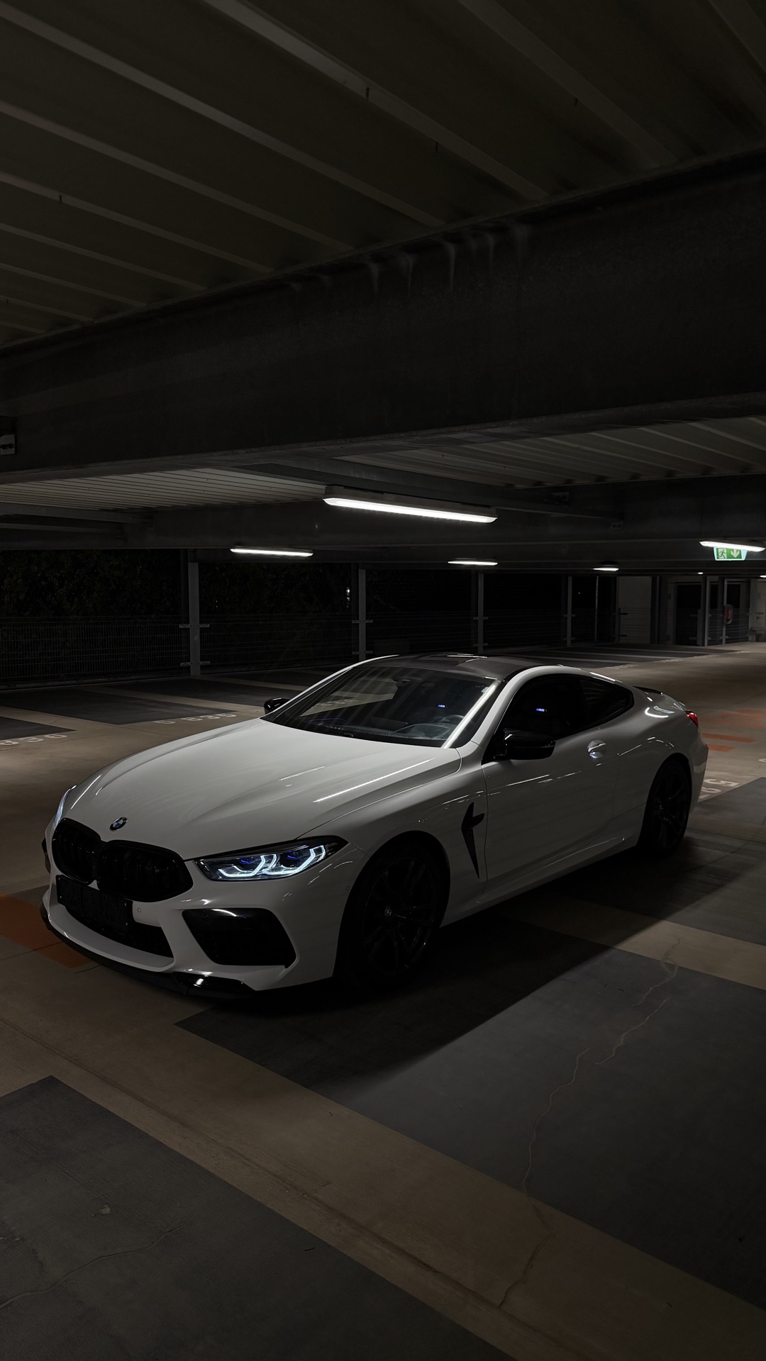 2023 BMW M8 Competition Coupé – 625 PS Luxus-Sportcoupé mit 625PS, Automatik, 3.1s (0-100) - Mieten in Köln