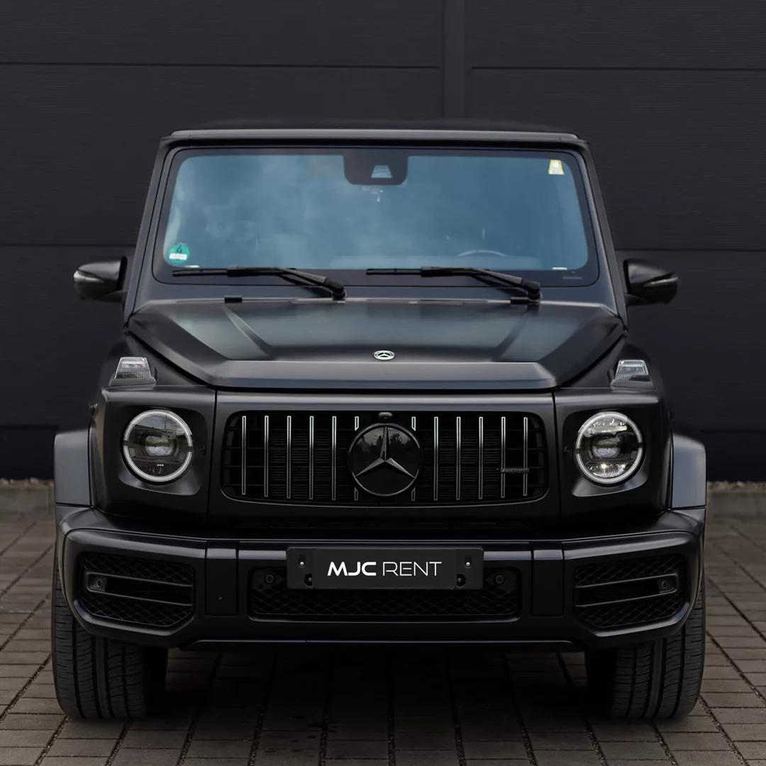 Mercedes Benz G63 - 2023 in Matt Schwarz, Frontansicht mieten.