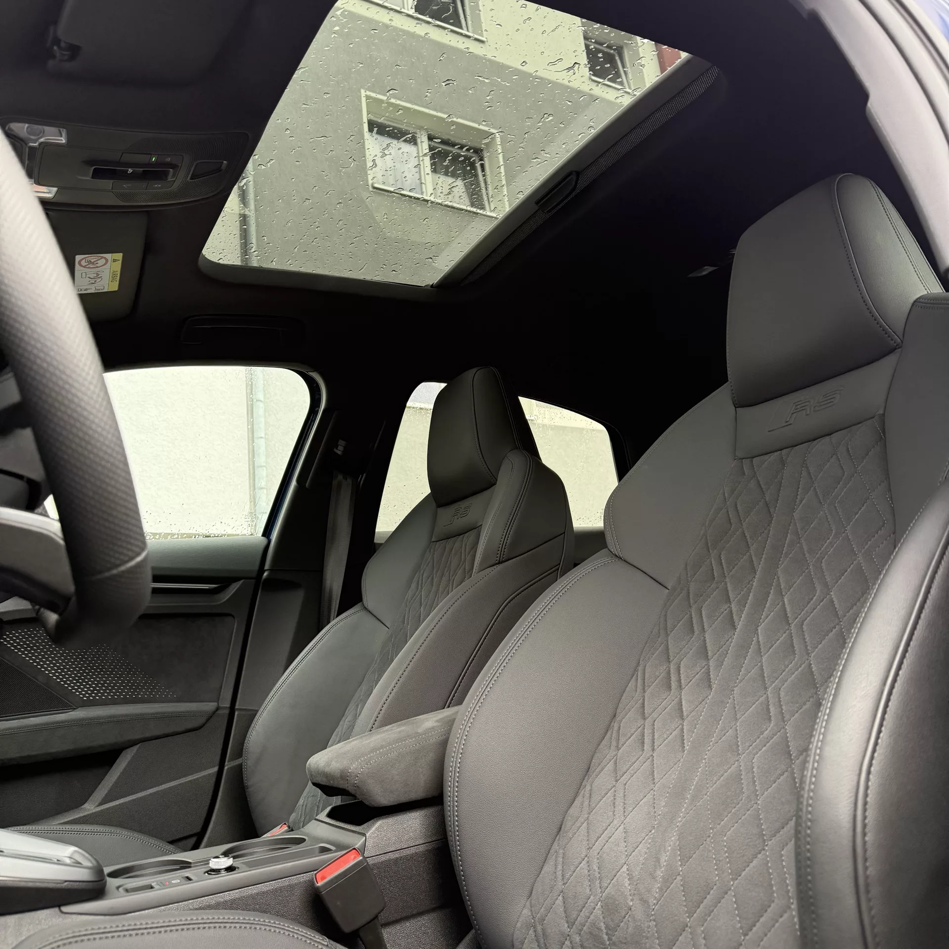 AUDI RS3 Facelift 2025 Innenraum mit Ledersitzen mieten
